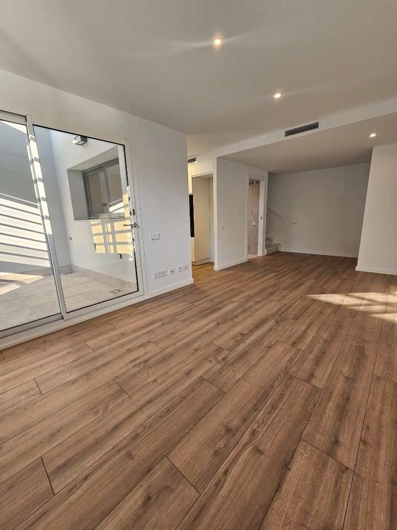 Flat to rent in Badalona  with Air Conditioner, Oven and Microwave