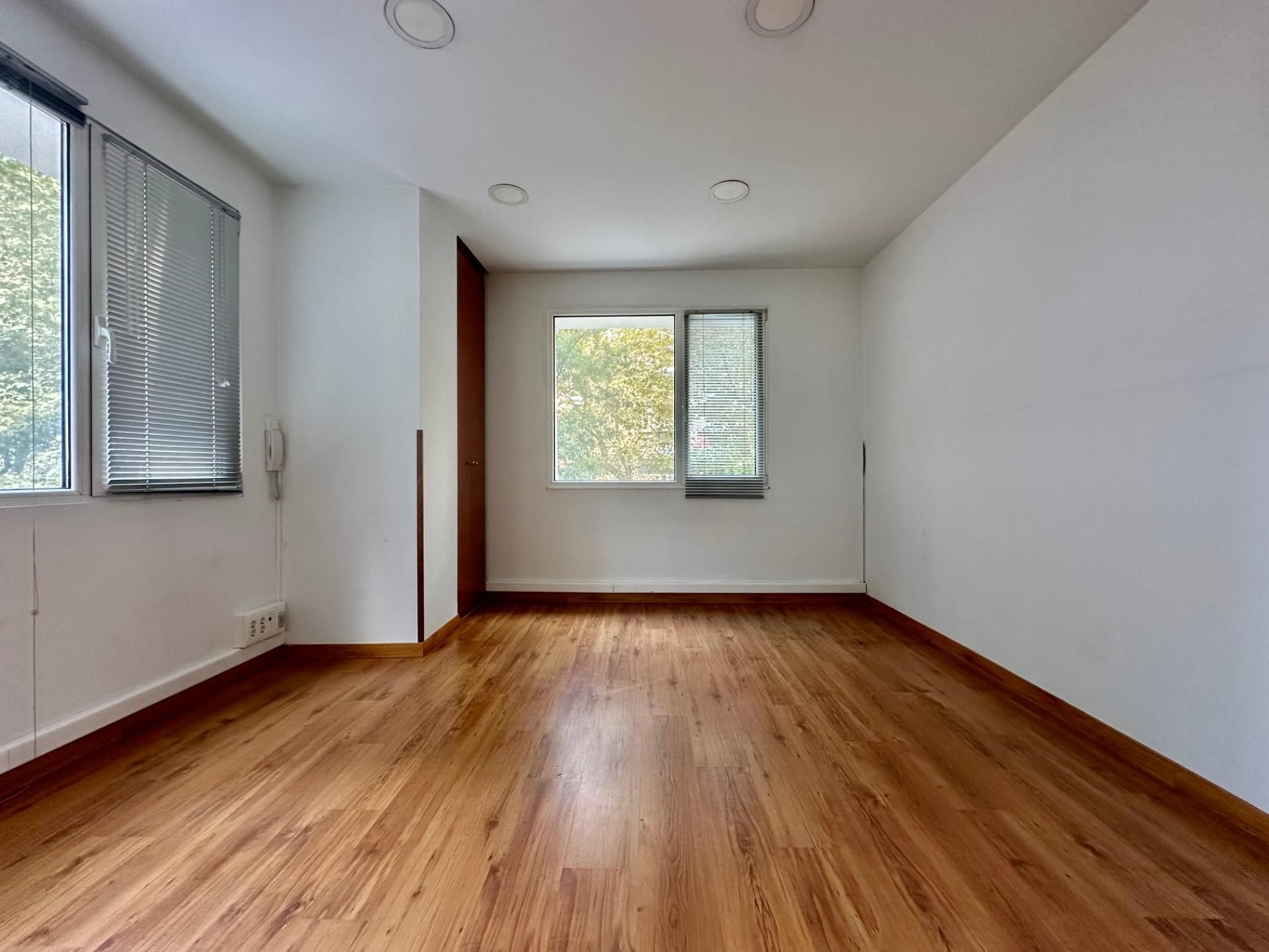 Bedroom of Office to rent in Santander  with Air Conditioner