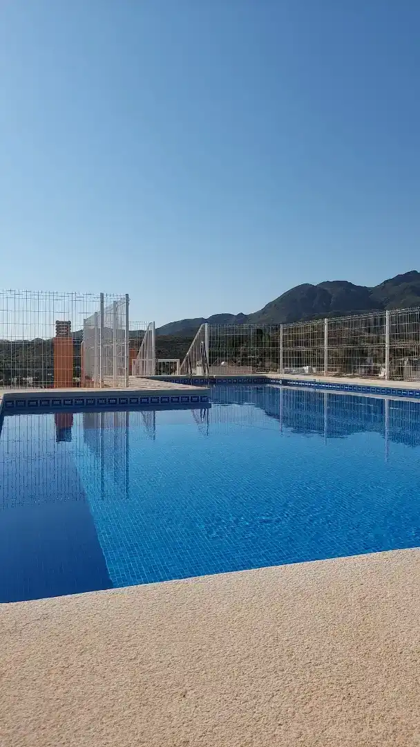 Schwimmbecken von Wohnungen zum Verkauf in Turre mit Klimaanlage