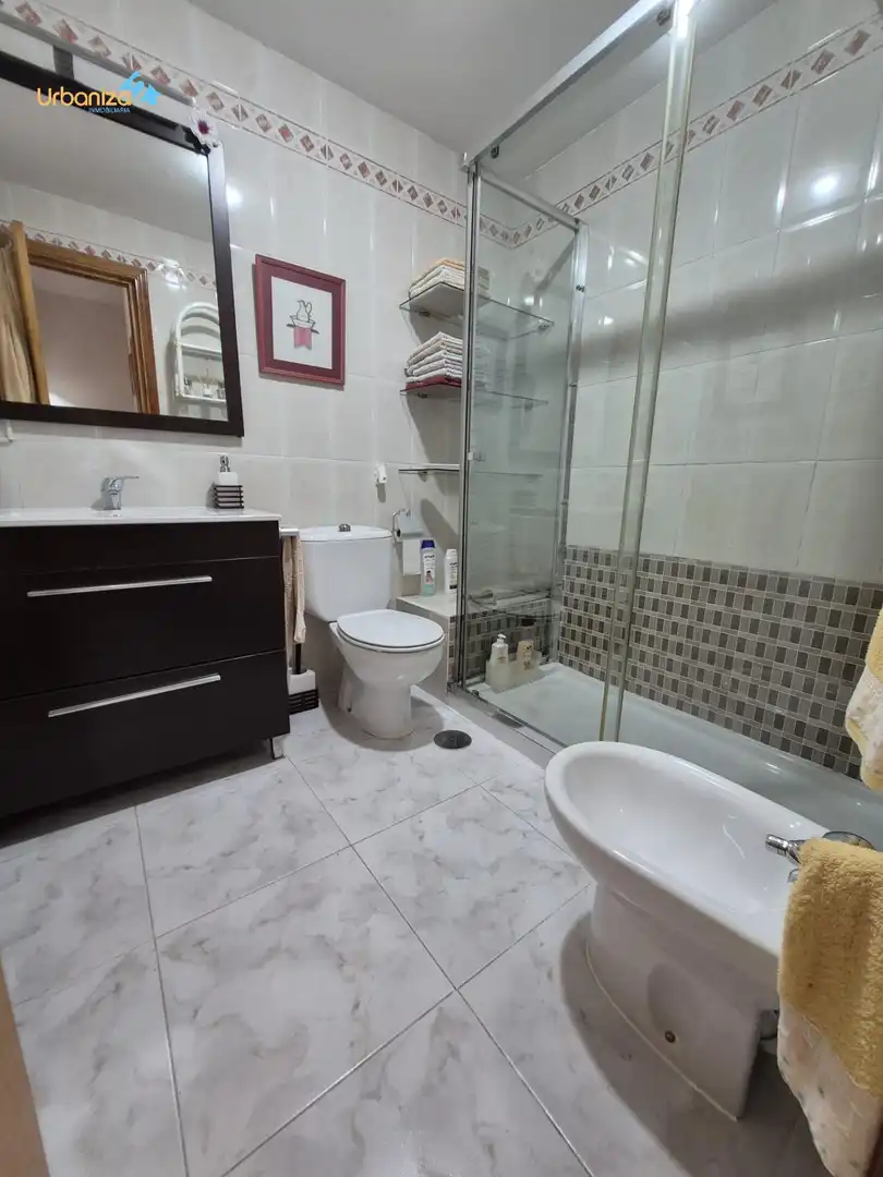 Baño de Casa adosada en venta en Badajoz con Calefacción, Terraza y Trastero