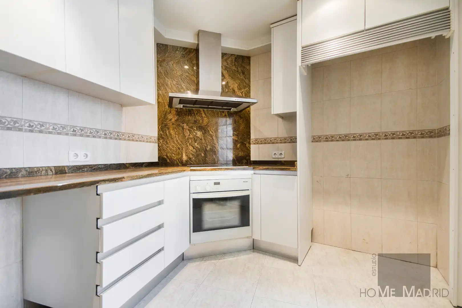 Kitchen of Flat for sale in Madrid  with Air Conditioner, Heating and Parquet flooring