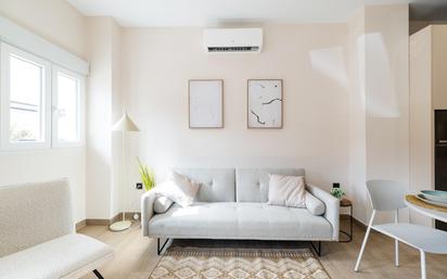 Living room of Flat for sale in  Granada Capital  with Air Conditioner and Heating