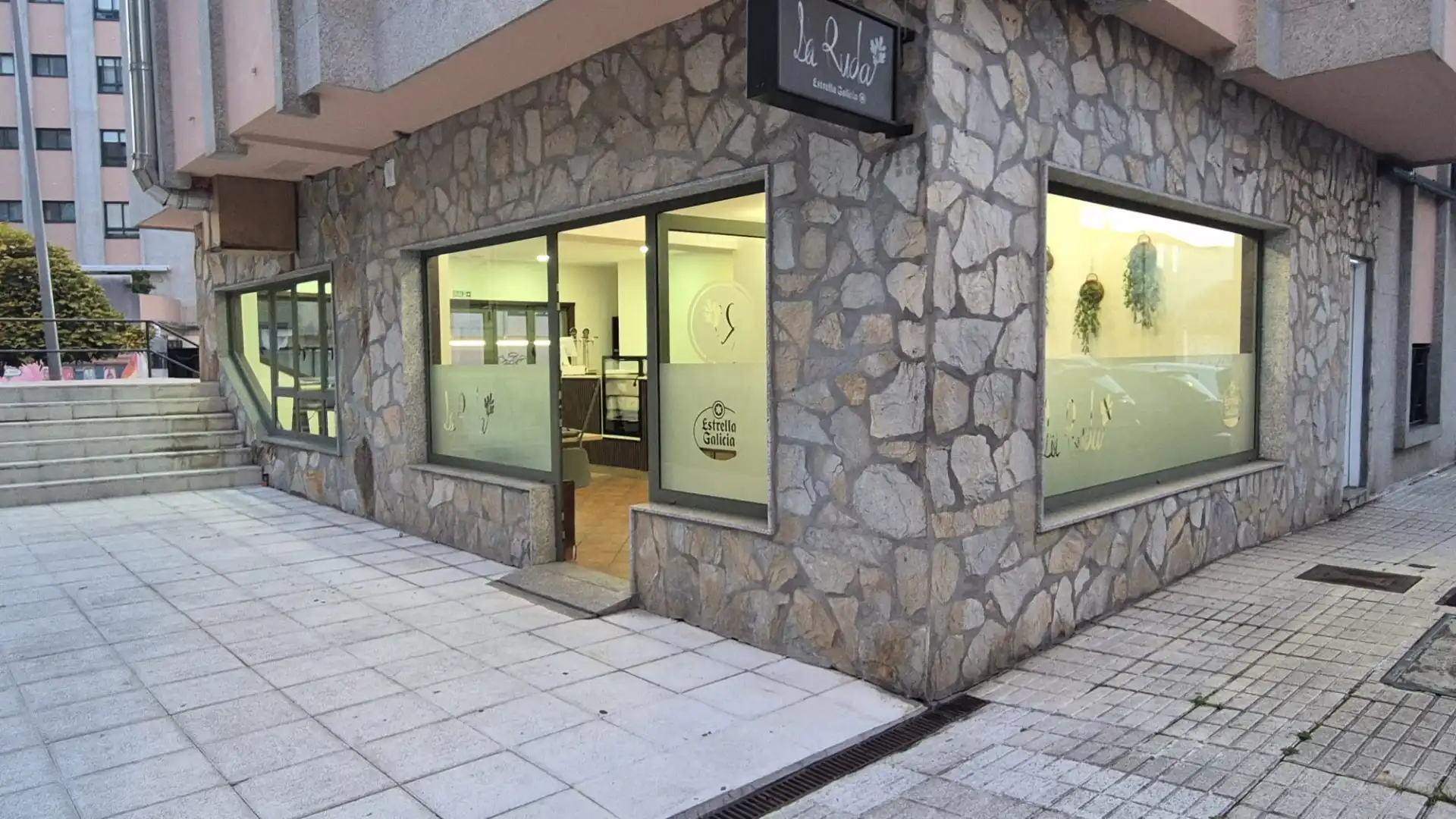 Commercial properties for rent in Vigo   with Heating, Parquet flooring and Terrace