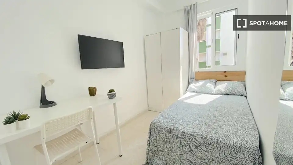 Bedroom of Flat for rent in Sevilla  with Air Conditioner, Heating and Furnished