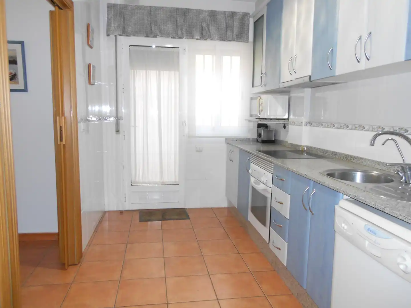 Küche von Einfamilien-Reihenhaus zum Verkauf in Murcia mit Klimaanlage, Heizung und Privatgarten