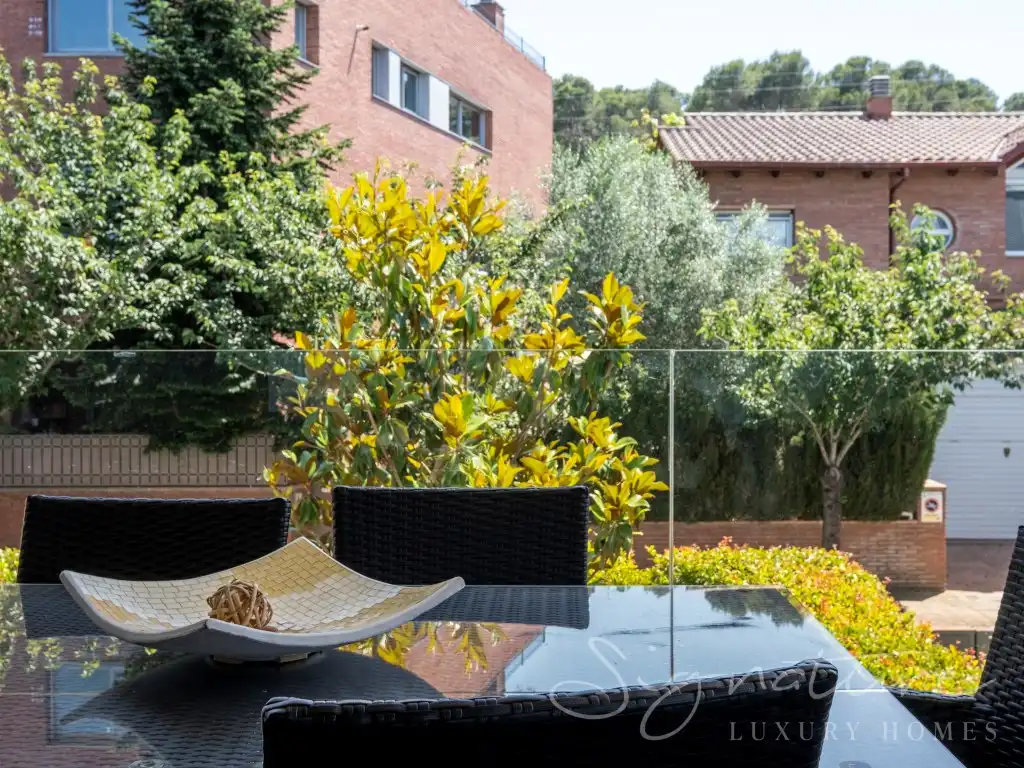 Terrassa de Pis en venda en Sant Cugat del Vallès amb Jardí privat, Piscina i Balcó