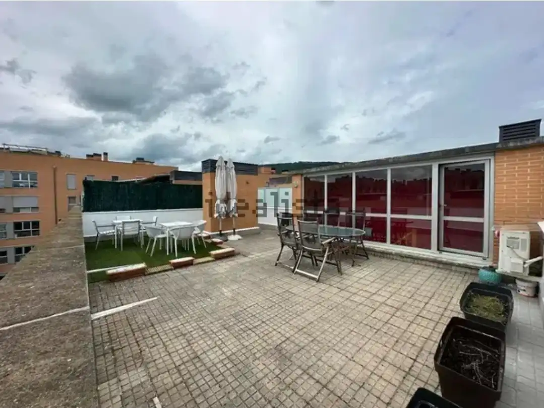 Terrassa de Pis en venda en  Pamplona / Iruña amb Calefacció, Jardí privat i Parquet