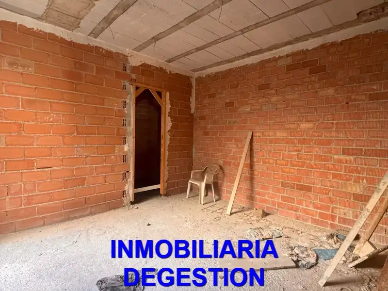 Casa adosada en venda en Linares amb Terrassa i Balcó