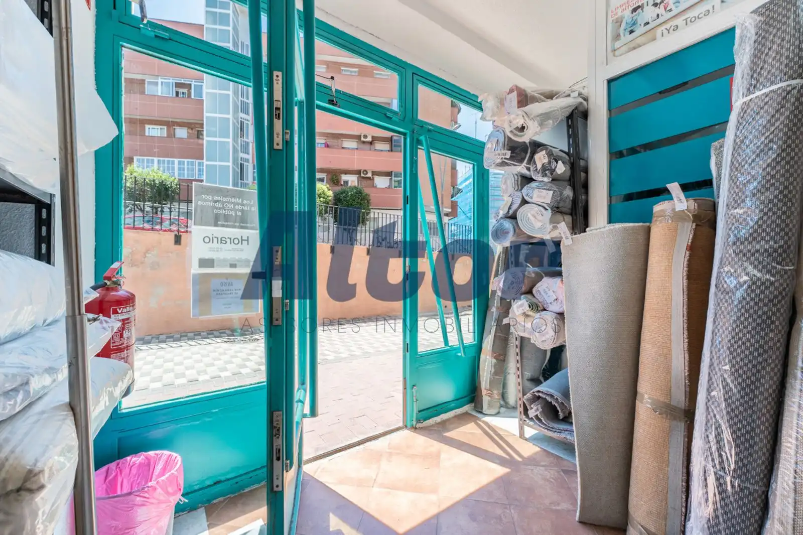 Local en venda en Fuenlabrada amb Aire condicionat, Moblat i Internet