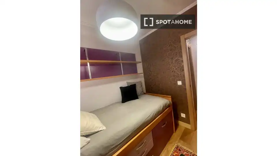 Schlafzimmer von Wohnung zur untervermieten in Erandio mit Klimaanlage, Heizung und Terrasse