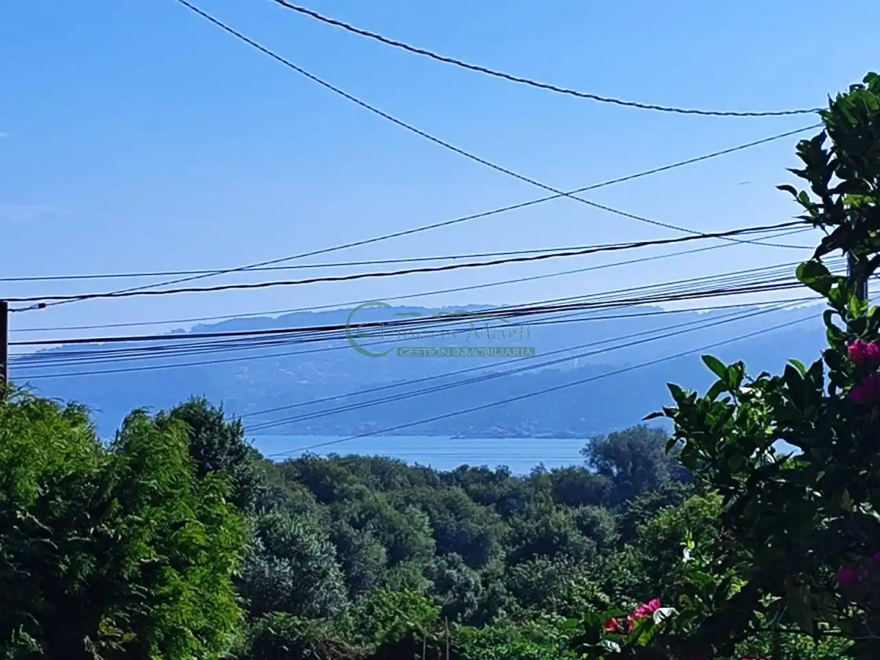 Vista exterior de Casa o xalet en venda en Cangas  amb Calefacció, Jardí privat i Terrassa