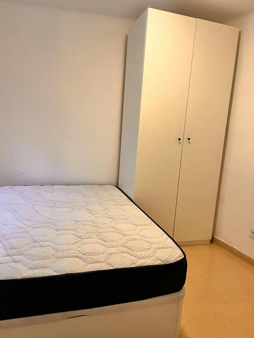 Bedroom of Flat for share in L'Hospitalet de Llobregat  with Heating, Furnished and Washing machine
