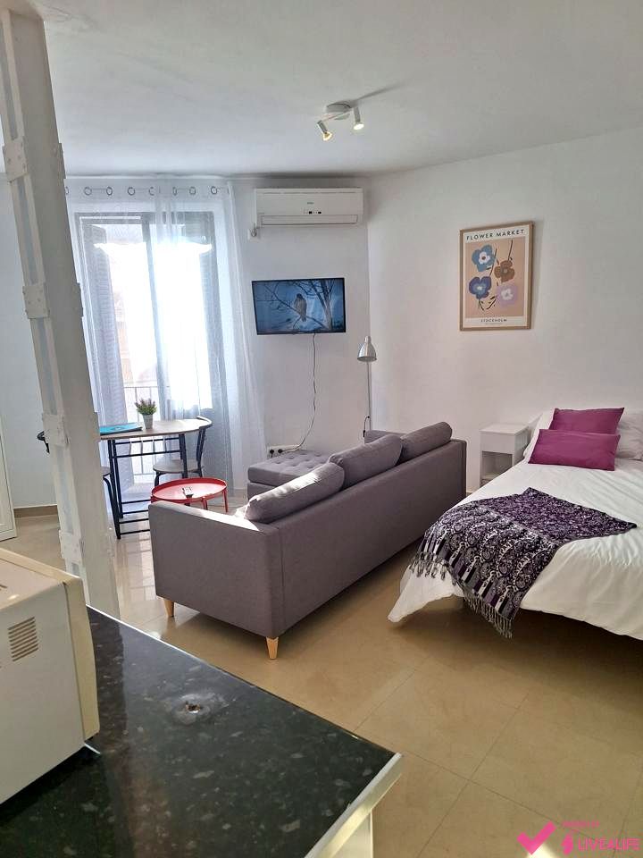 Habitación de Estudio de alquiler en  Sevilla Capital con Aire acondicionado y Amueblado