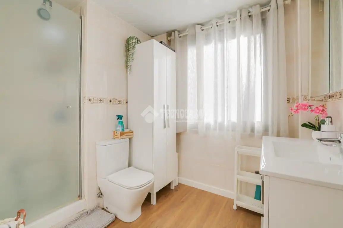 Bathroom of Flat for sale in Ripollet  with Air Conditioner, Heating and Terrace