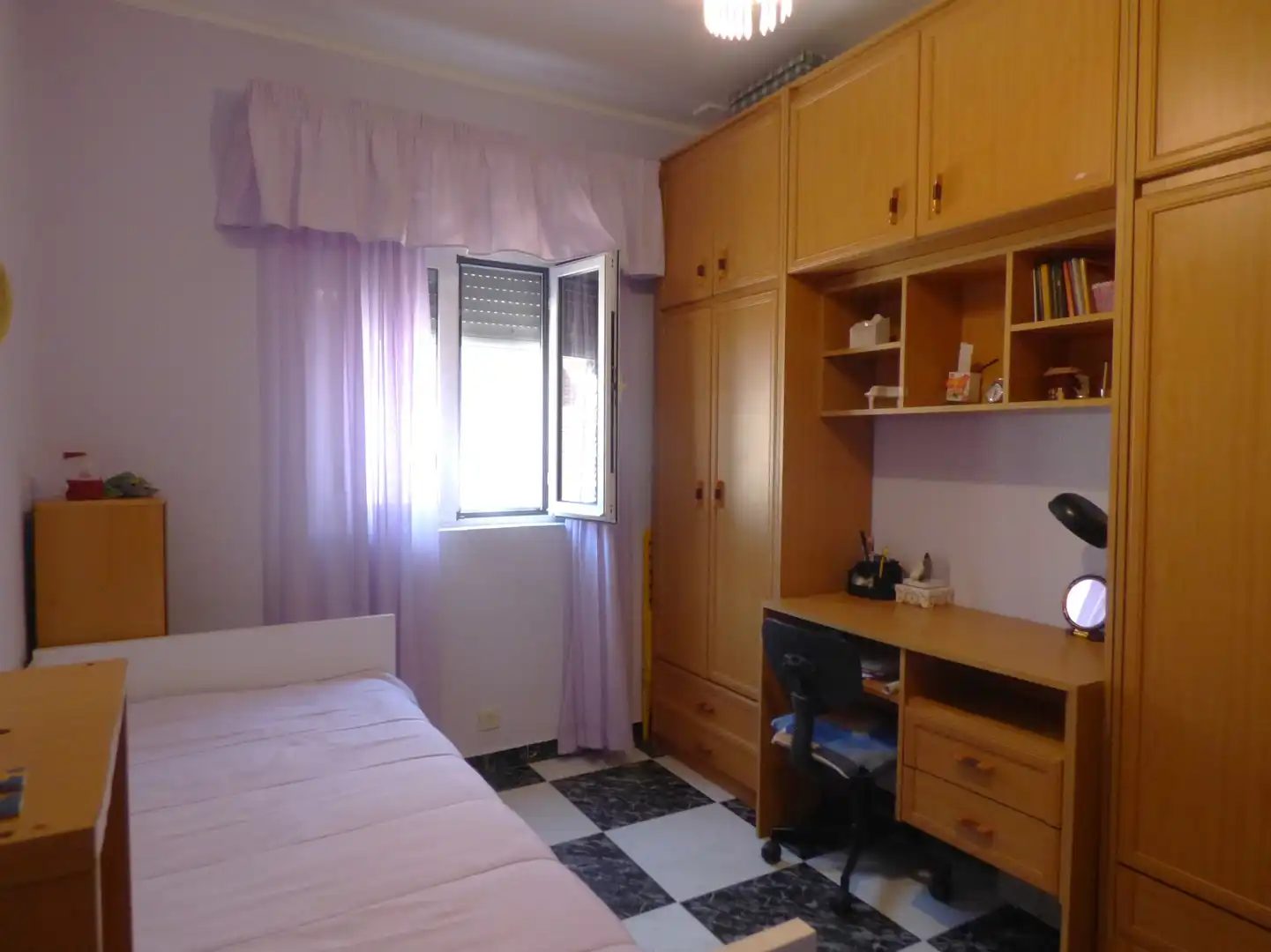 Habitación de Piso en venta en Cádiz con Alarma