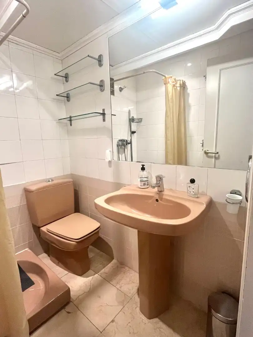 Bany de Apartament de lloguer en  Palma de Mallorca amb Aire condicionat, Terrassa i Moblat