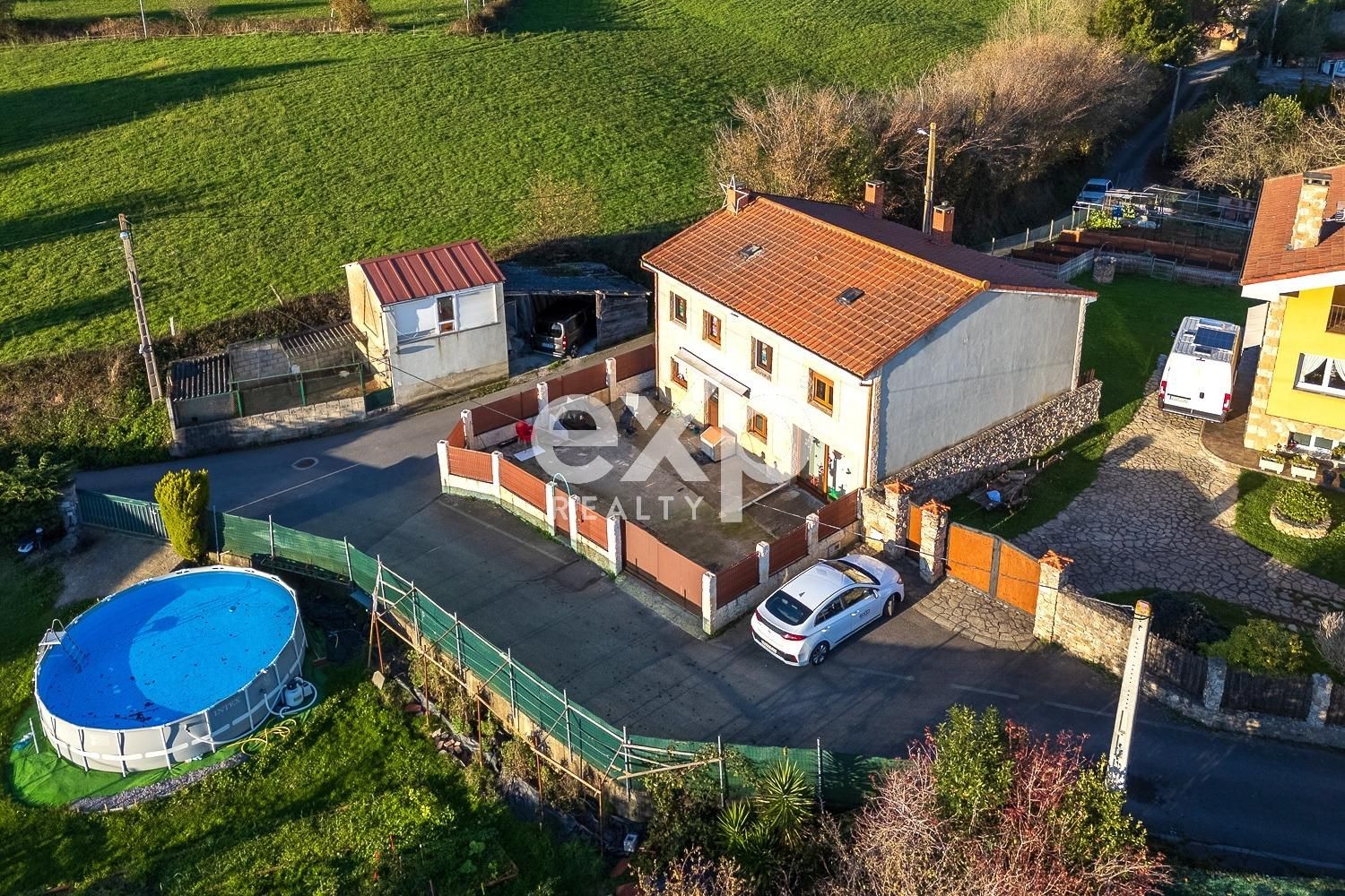 Vista exterior de Casa o xalet en venda en Siero amb Terrassa, Traster i Piscina