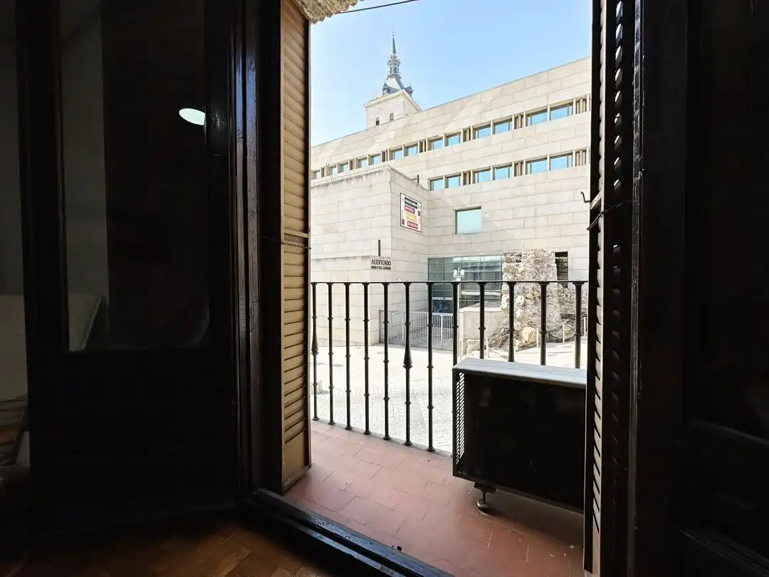 Außenansicht von Wohnung zur Miete in Toledo mit Klimaanlage, Heizung und Terrasse