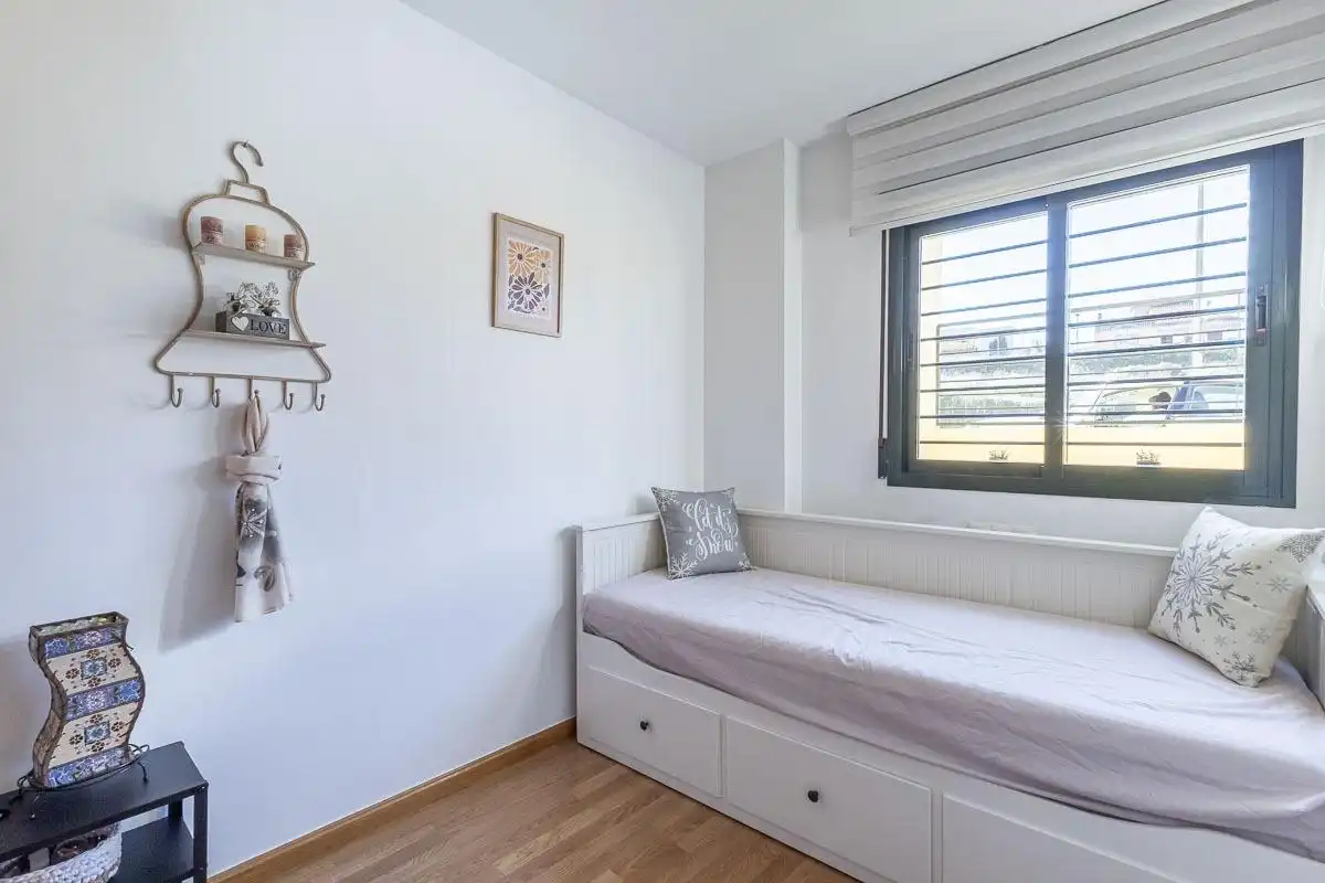 Habitación de Casa adosada en venta en Las Gabias con Piscina comunitaria