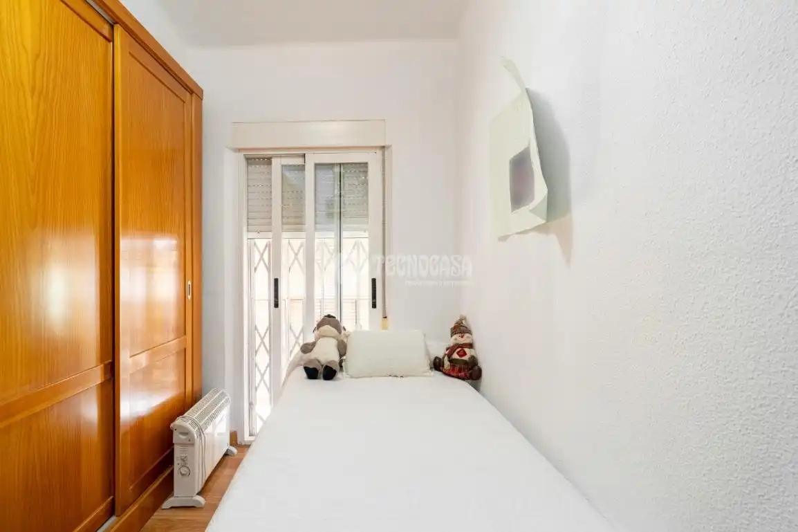 Dormitori de Pis en venda en Granada amb Aire condicionat i Balcó