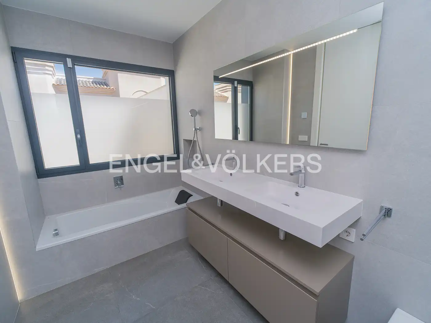 Bathroom of Houses for sale in Elche / Elx  with Air Conditioner, Heating and Private garden
