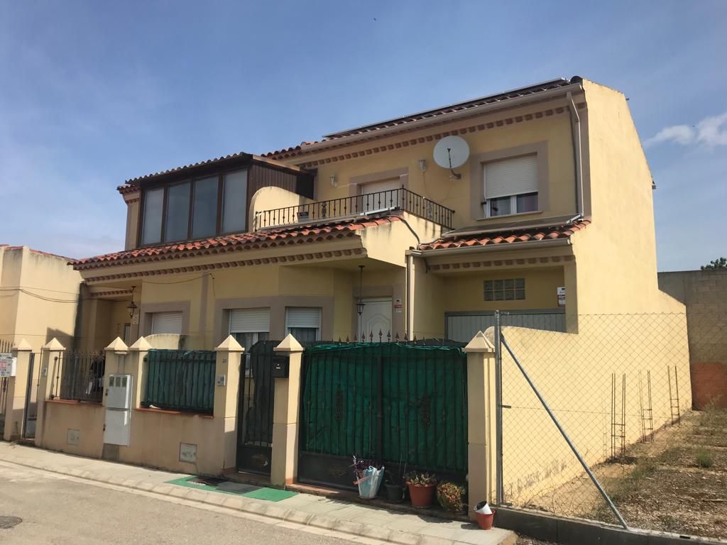 Exterior view of Single-family semi-detached for sale in Villalgordo del Júcar  with Air Conditioner, Heating and Parquet flooring