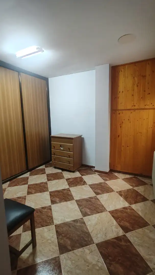 Dormitori de Casa o xalet en venda en Baza amb Calefacció i Moblat