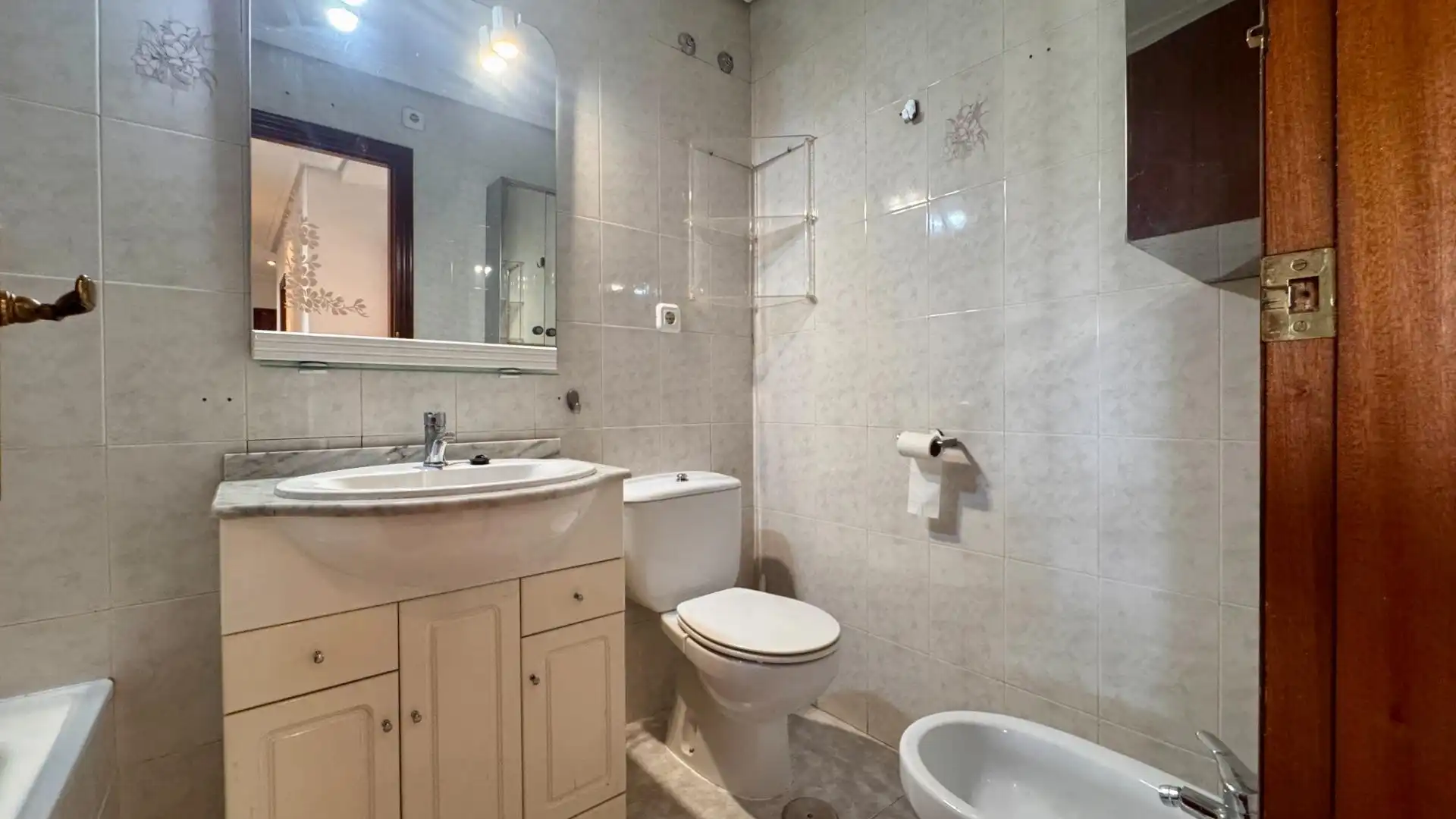 Baño de Piso de alquiler en Murcia con Aire acondicionado, Terraza y Amueblado