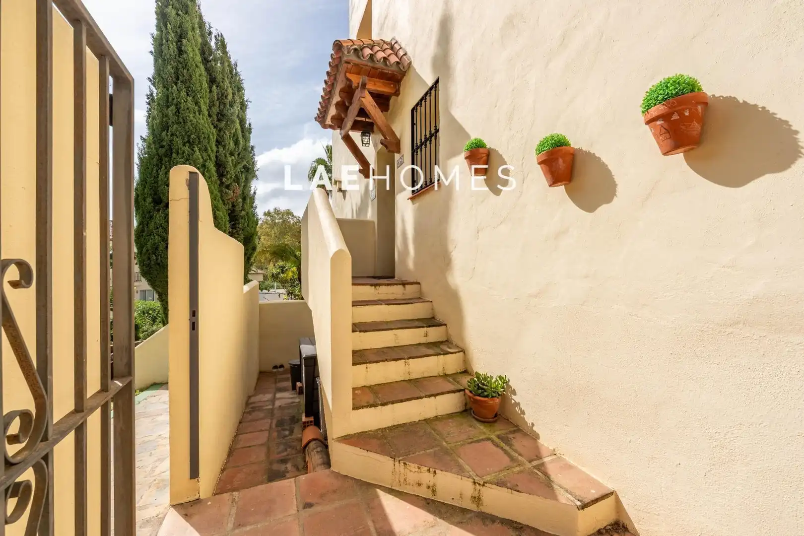 Vista exterior de Apartamento en venta en Marbella con Jardín privado, Terraza y Piscina comunitaria