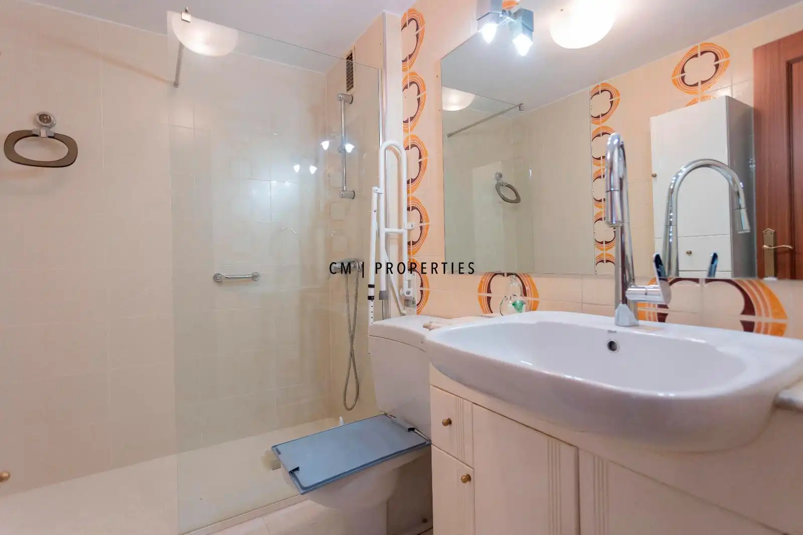 Baño de Piso en venta en Valencia con Aire acondicionado, Terraza y Balcón