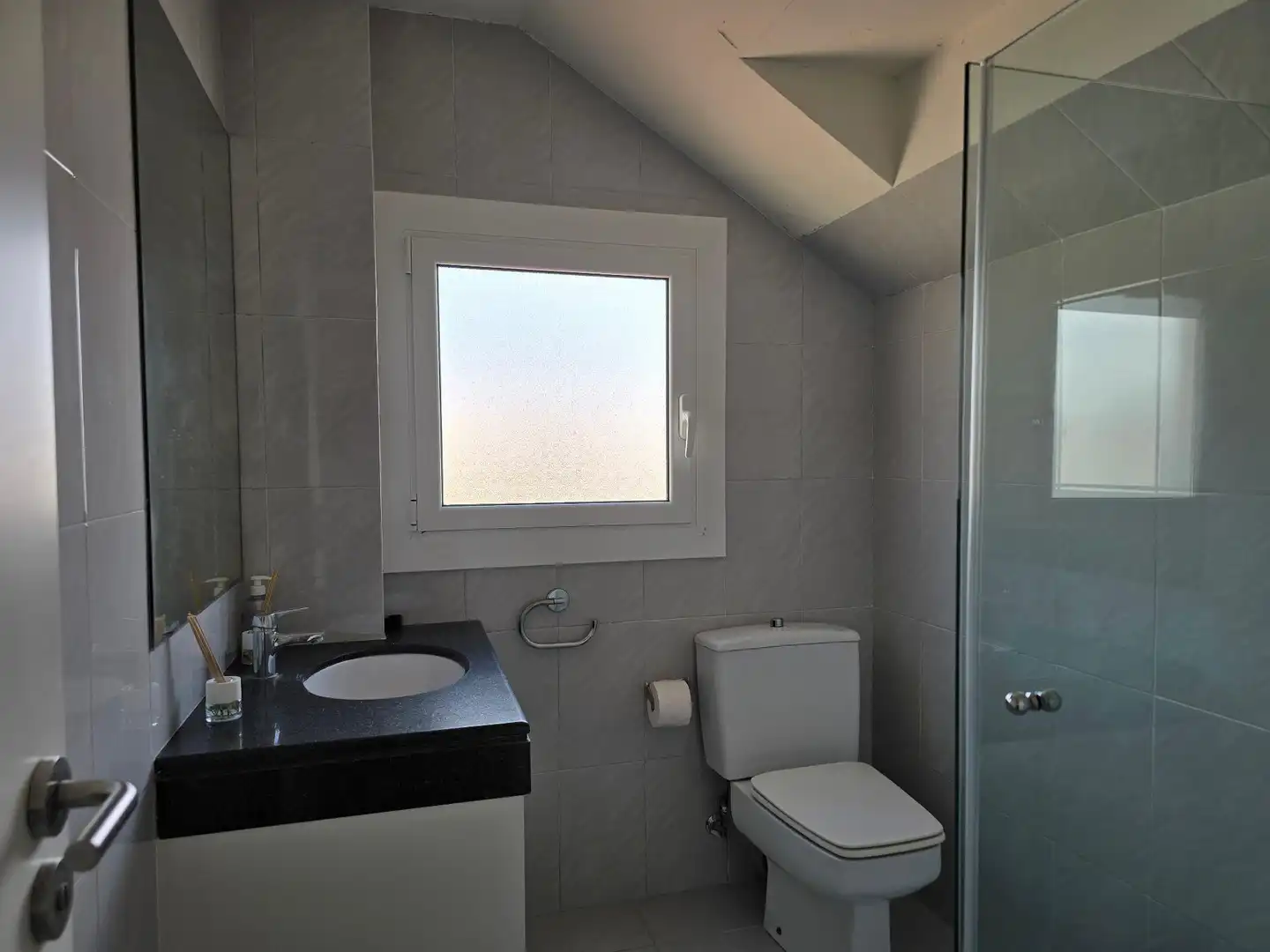 Bathroom of Attic for sale in Barcelona  with Air Conditioner, Heating and Terrace