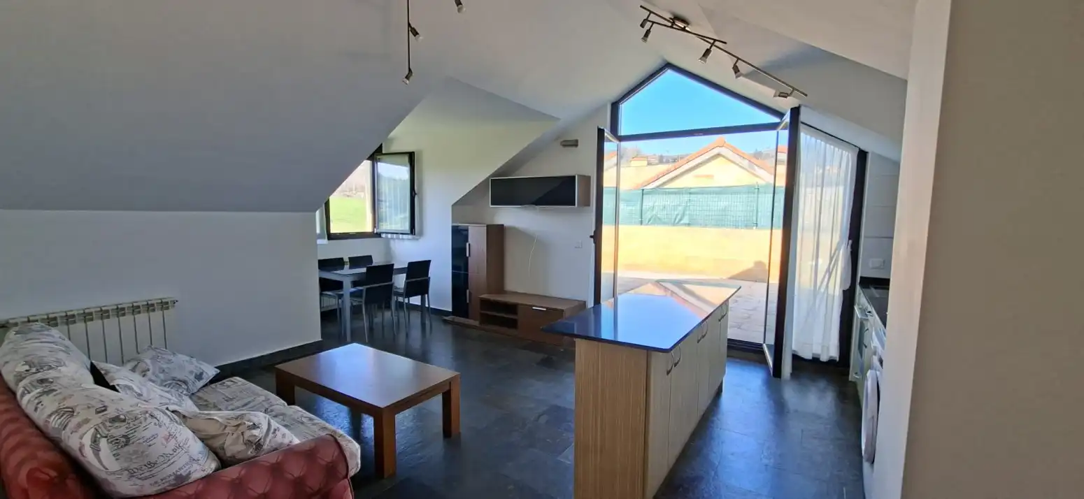 Sala d'estar de Àtic en venda en Udías amb Calefacció, Jardí privat i Terrassa
