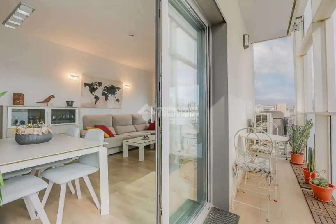 Terraza de Piso en venta en L'Hospitalet de Llobregat con Aire acondicionado, Calefacción y Trastero