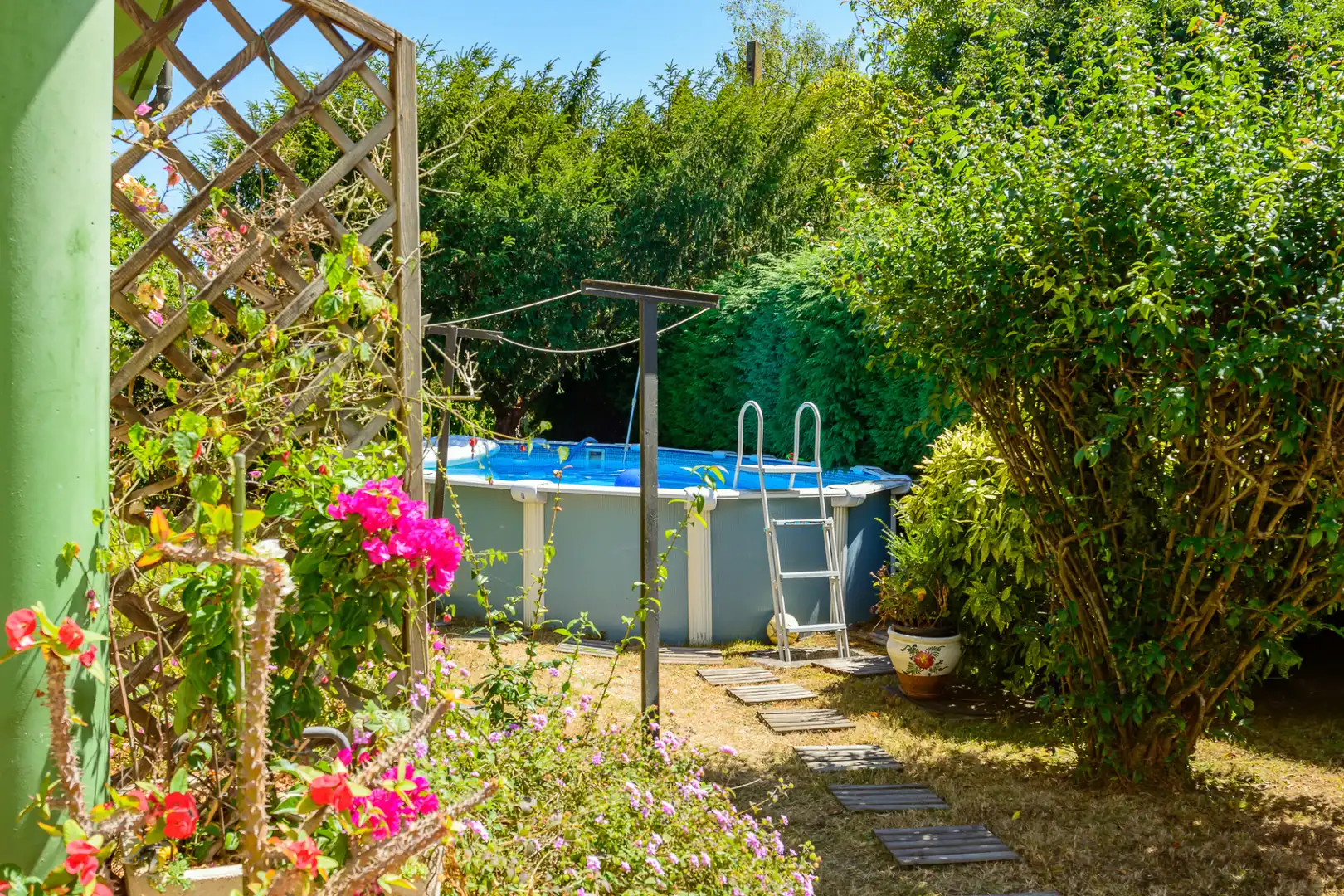 Piscina de Casa o chalet en venta en Oviedo  con Calefacción, Jardín privado y Parquet