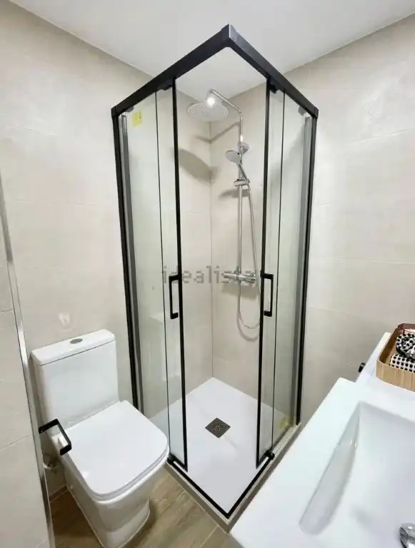 Bany de Apartament en venda en Madrid amb Aire condicionat, Calefacció i Terrassa