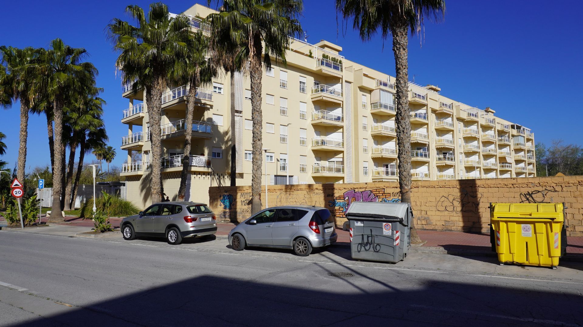 Exterior view of Flat for sale in Motril  with Air Conditioner, Terrace and Community pool