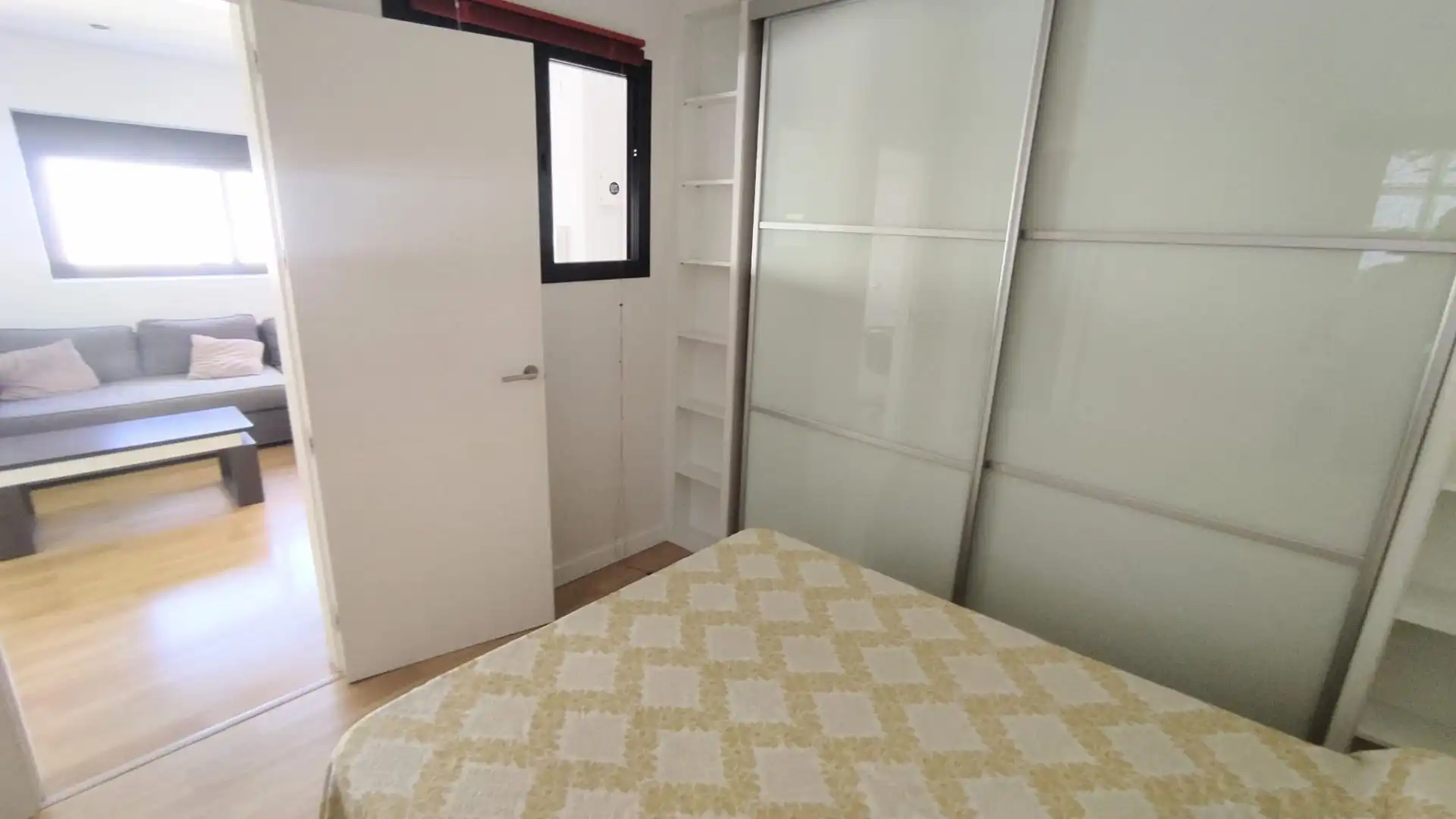 Schlafzimmer von Dachboden zur Miete in Málaga mit Klimaanlage, Heizung und Terrasse