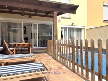 Reihenhaus mit Pool zum Verkauf in Carrer Onze de Setembre