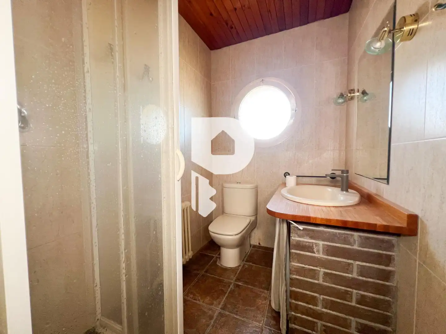 Bany de Casa o xalet en venda en Vallirana amb Calefacció, Jardí privat i Terrassa