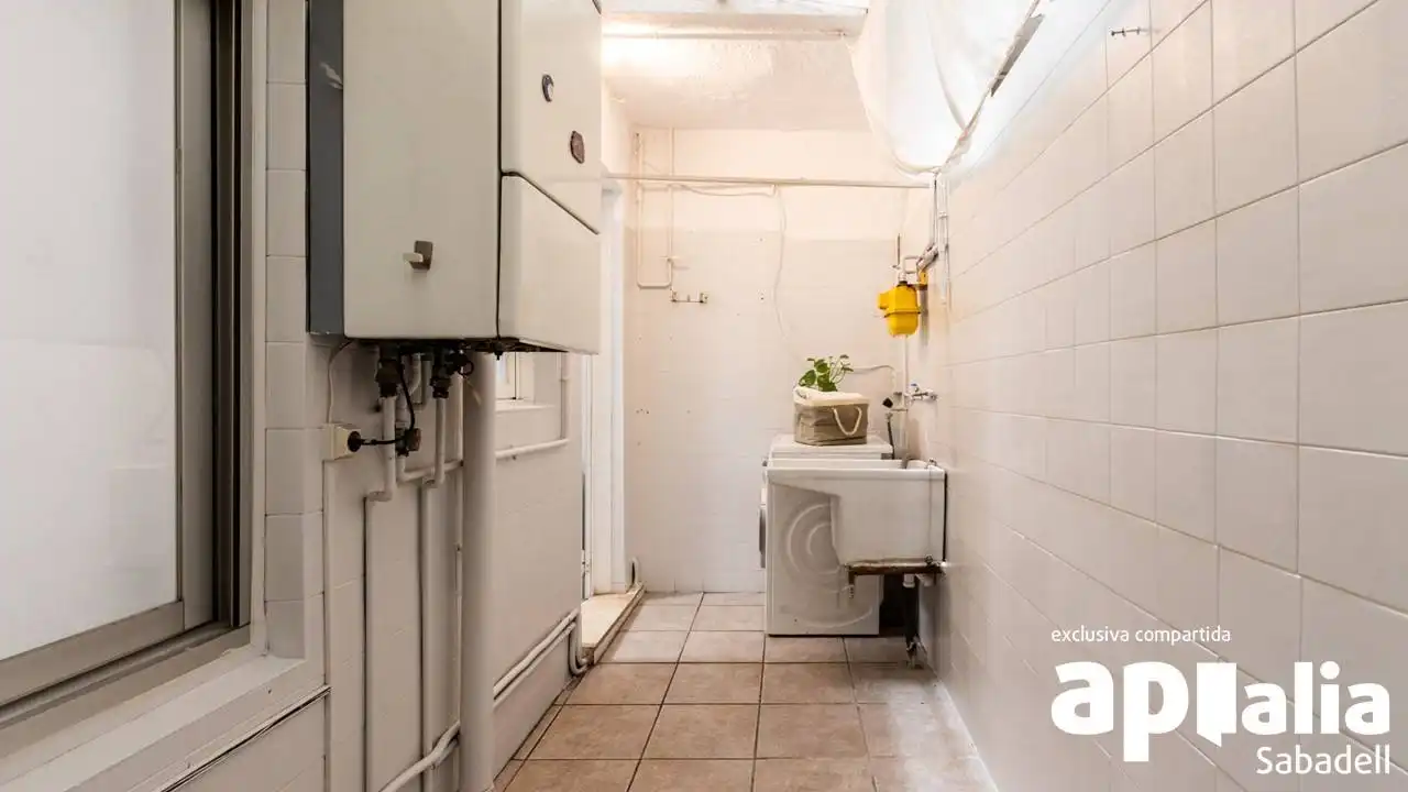 Flat for sale in Sabadell  with Heating