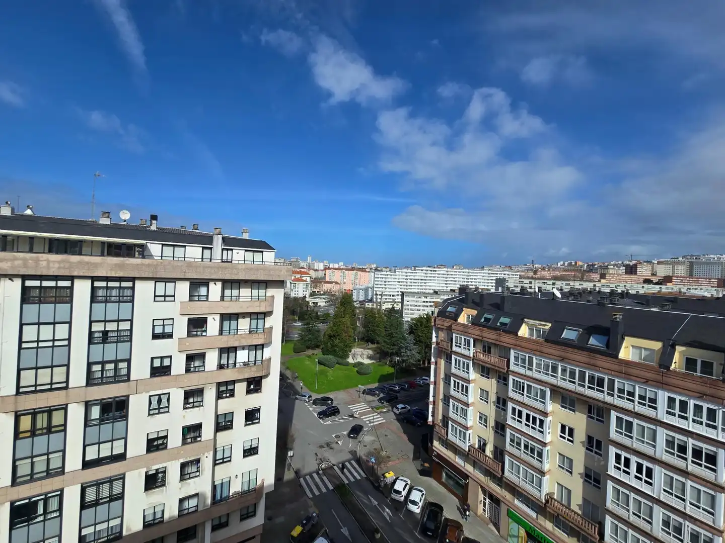 Vista exterior de Pis en venda en A Coruña Capital  amb Calefacció, Parquet i Terrassa