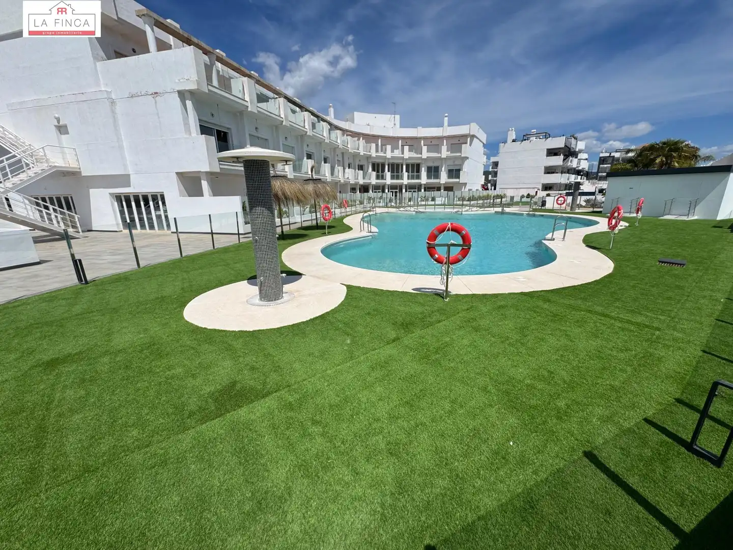 Piscina de Pis en venda en Rincón de la Victoria amb Aire condicionat, Jardí privat i Terrassa
