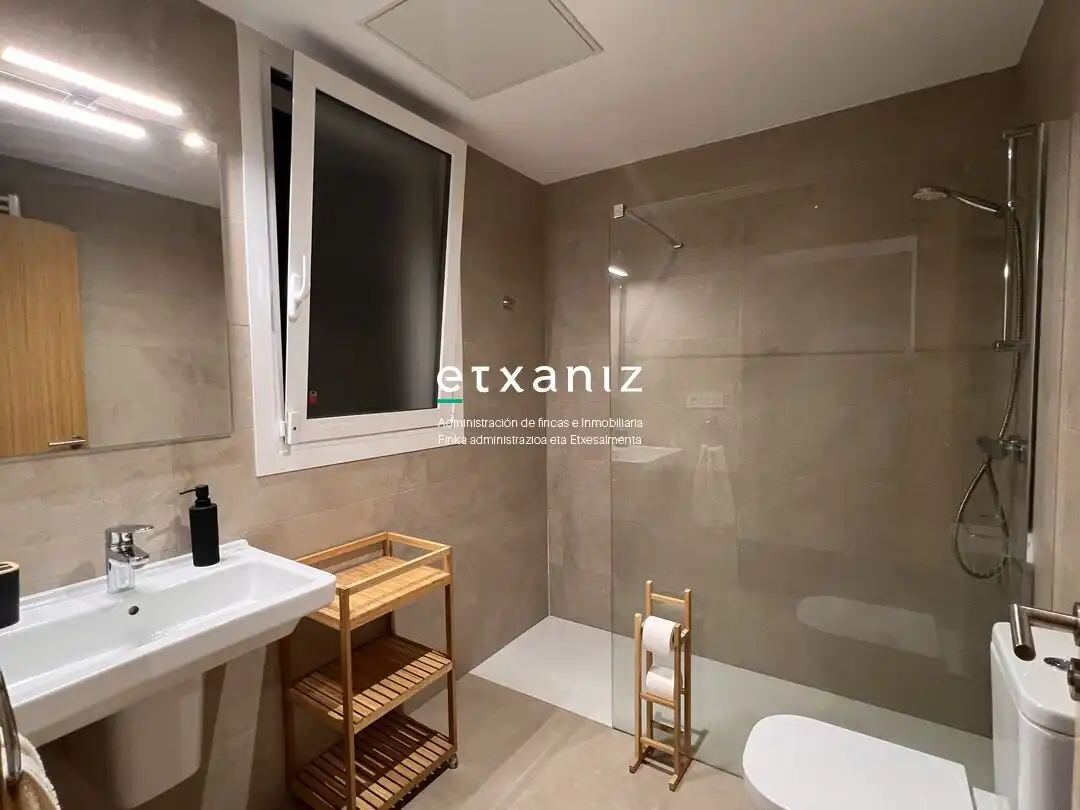Bathroom of Flat for rent in Donostia - San Sebastián   with Heating, Terrace and Oven