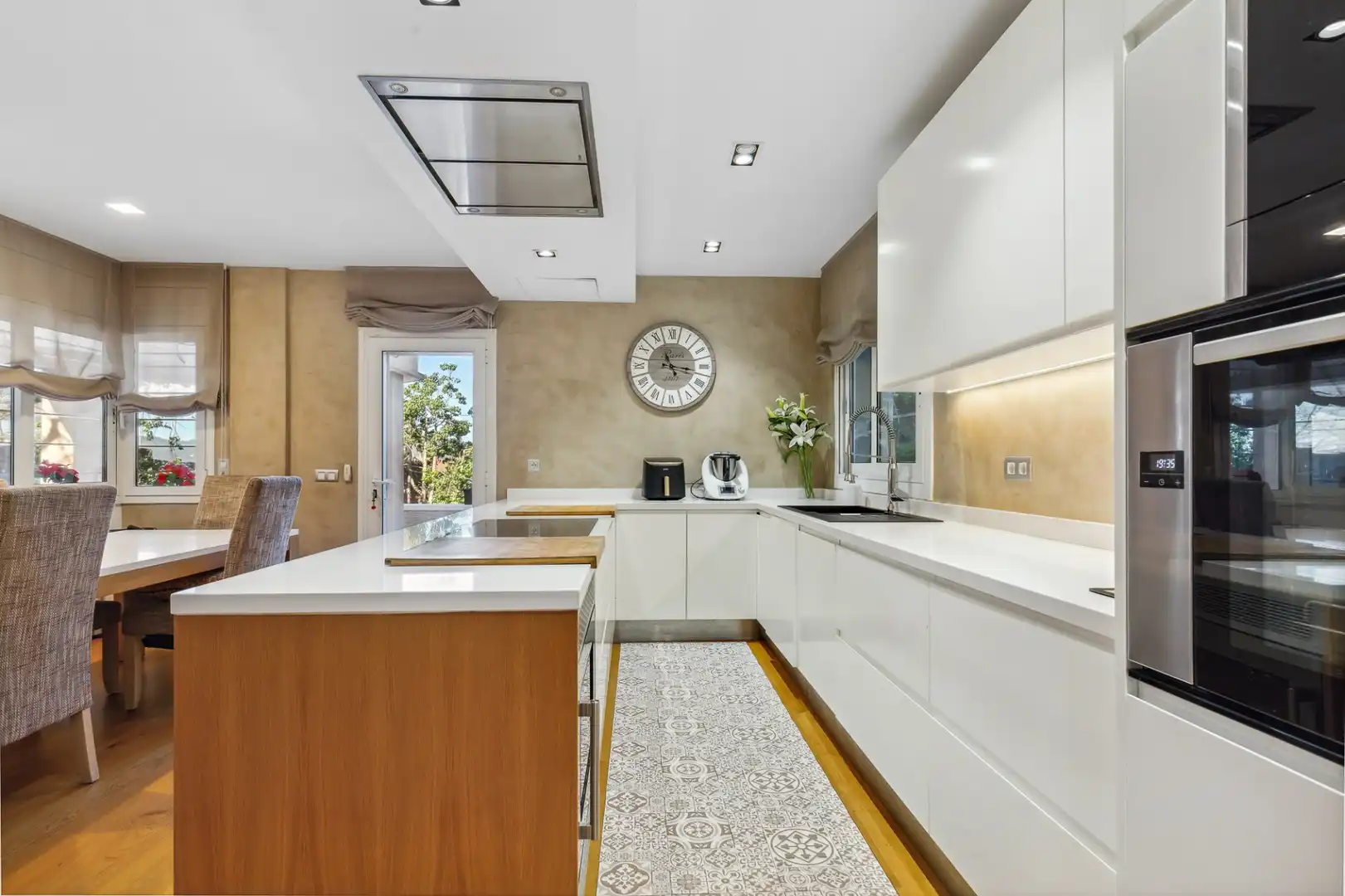 Kitchen of Houses for sale in Sant Just Desvern  with Air Conditioner, Heating and Terrace