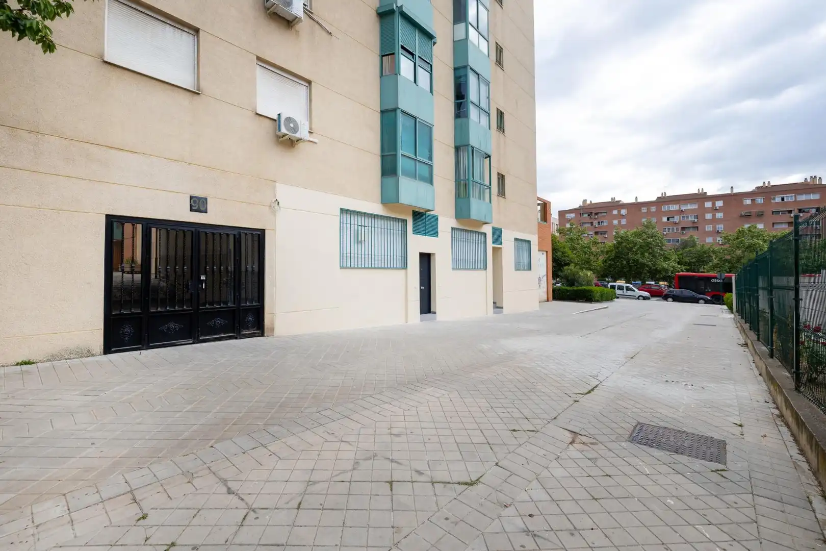 Vista exterior de Pis en venda en Granada amb Aire condicionat