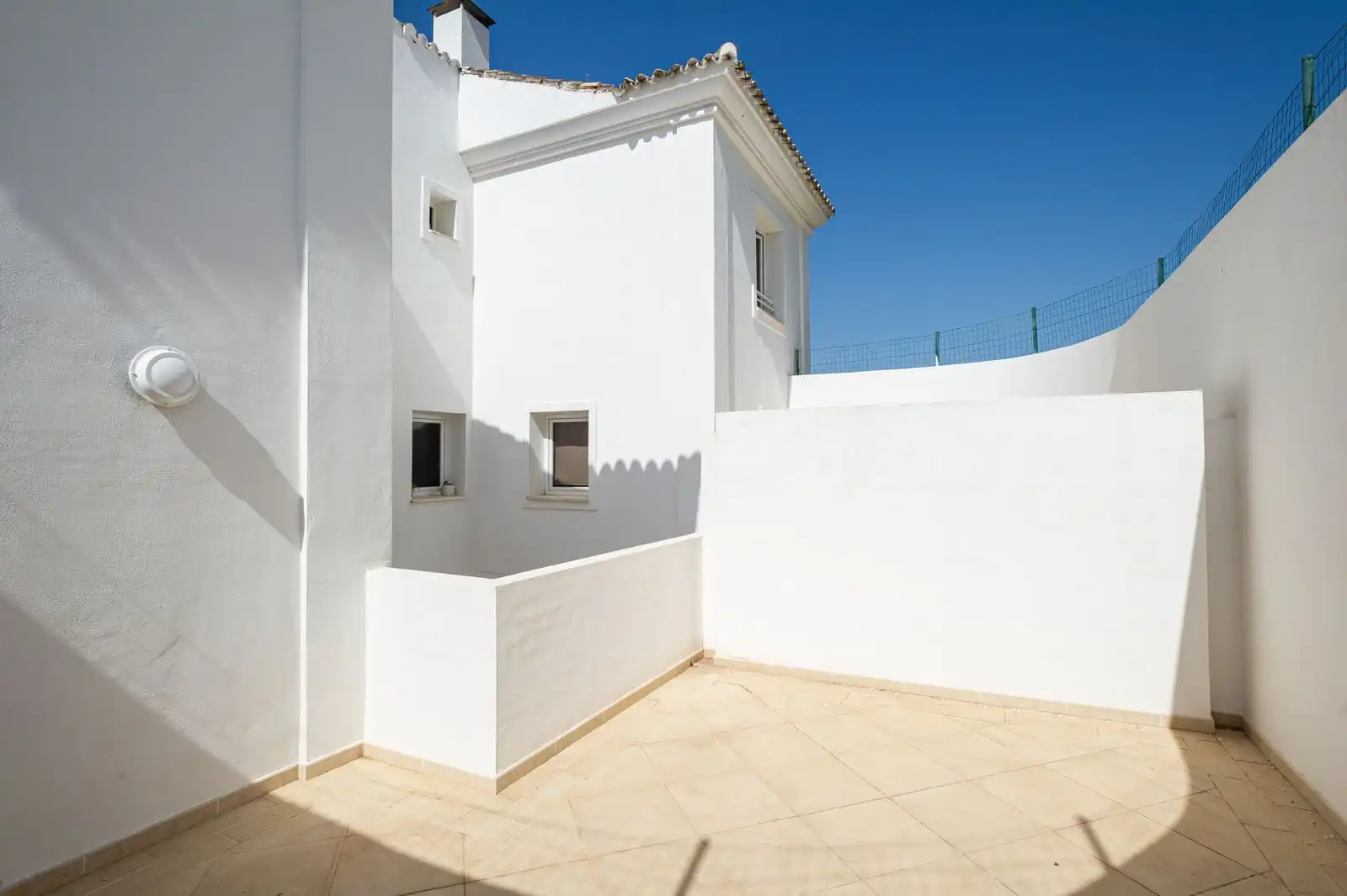 Außenansicht von Wohnungen zum Verkauf in Marbella mit Terrasse, Möbliert und Gemeinschaftspool
