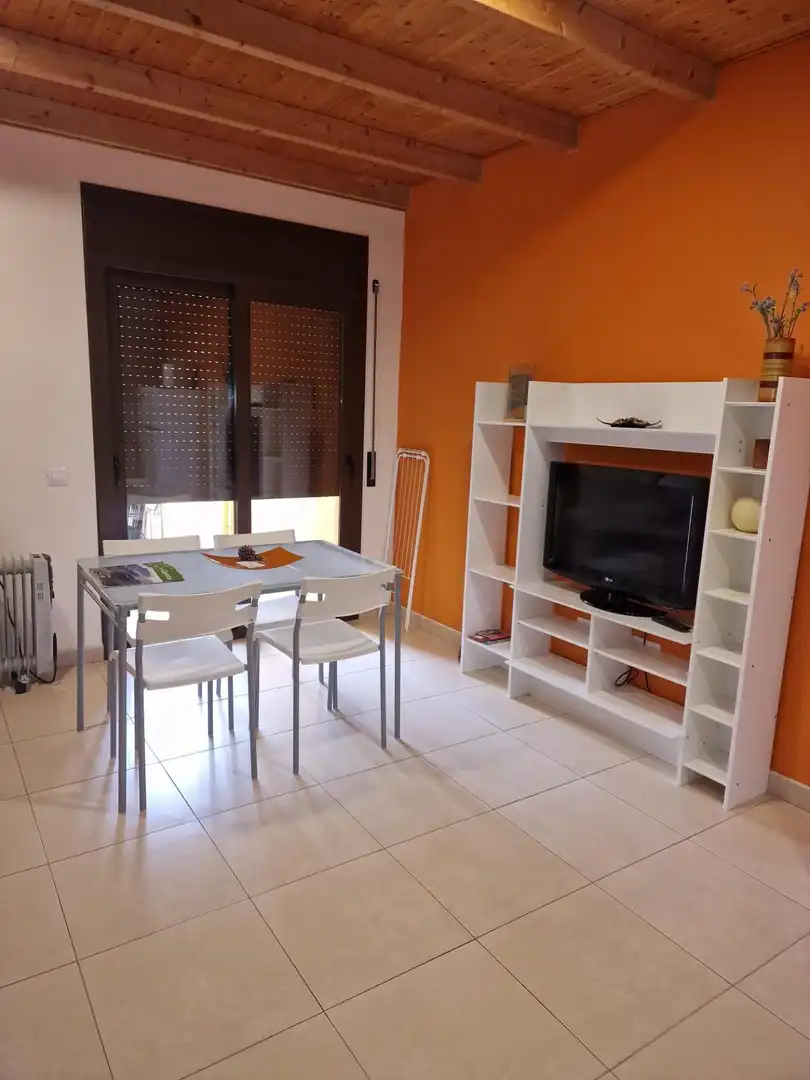 Sala d'estar de Local en venda en Sant Jaume de Llierca amb Aire condicionat i Moblat