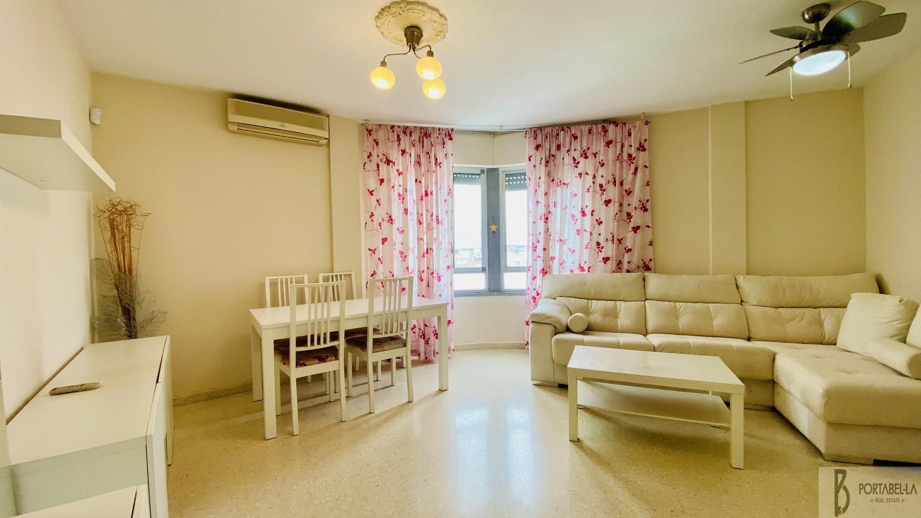 Sala d'estar de Pis en venda en El Puerto de Santa María amb Aire condicionat i Moblat