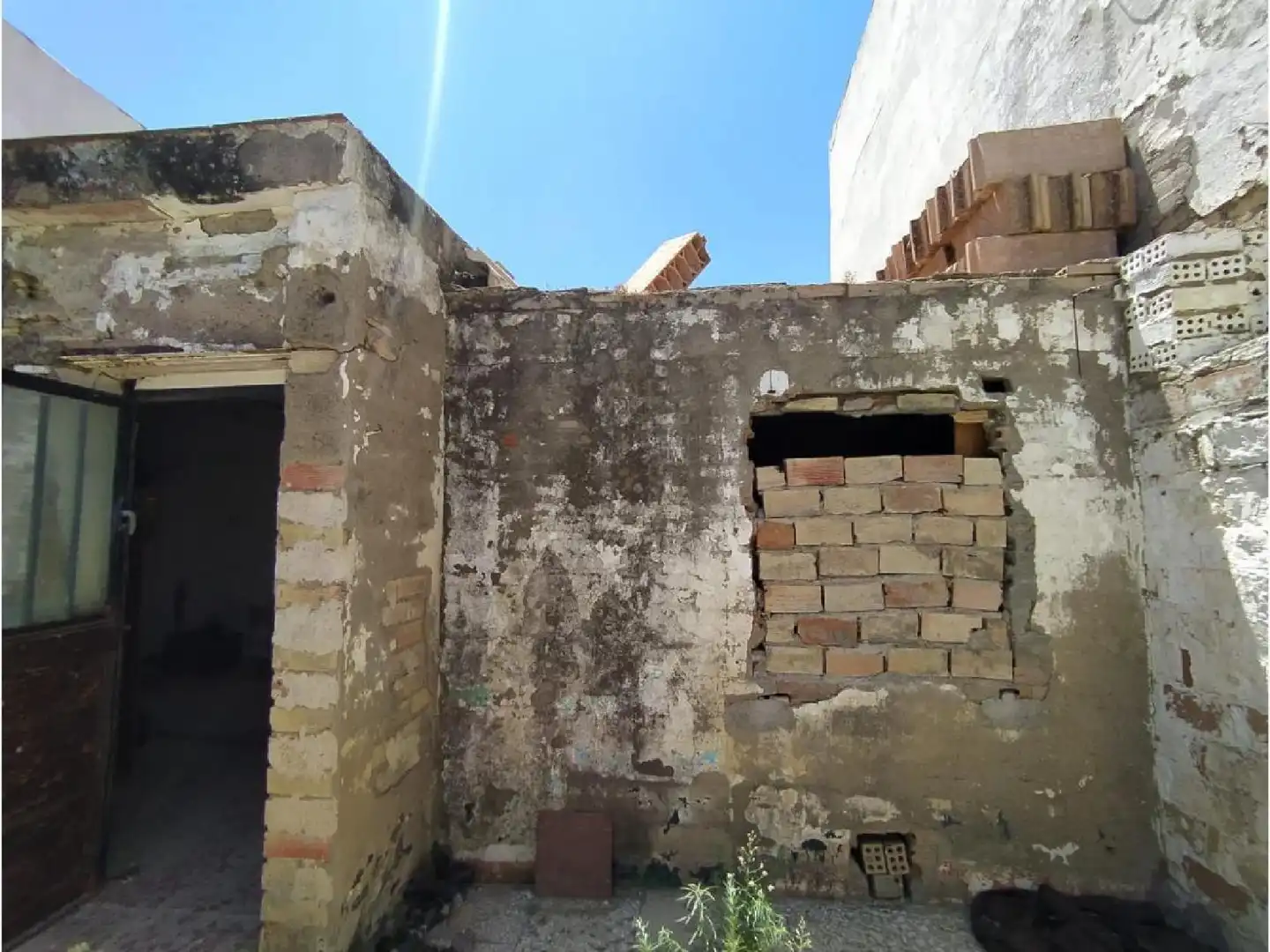 Vista exterior de Casa o chalet en venta en Lora del Río con Terraza