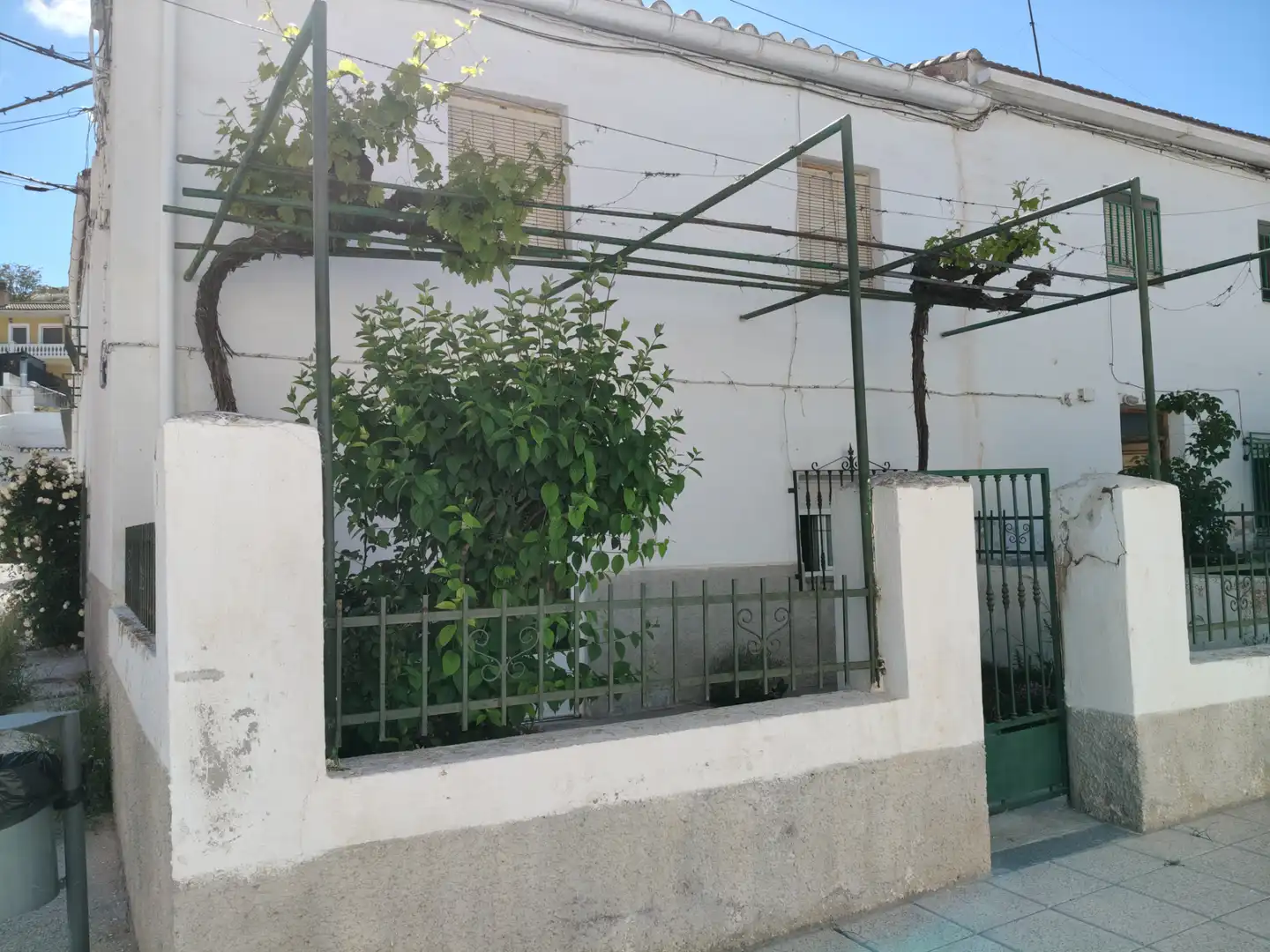 Exterior view of Houses for sale in Baza  with Furnished